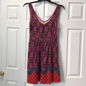Colorful summer dress with pockets!
